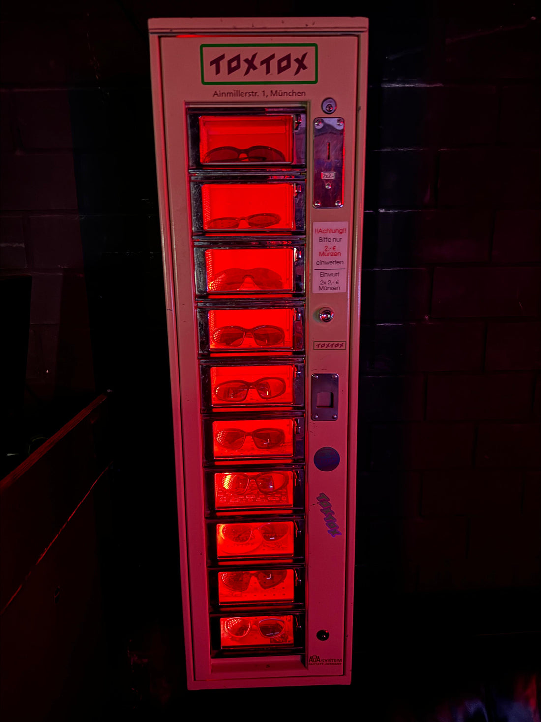 Brillenautomat im DNA Club