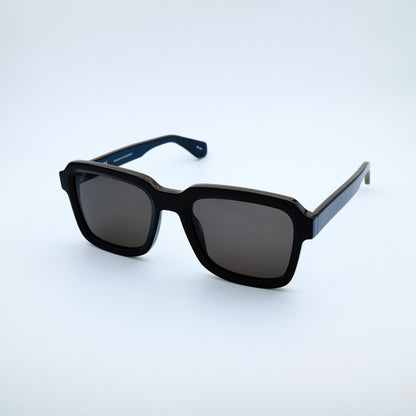 TOXTOX No.1 Black Sonnenbrille – schräge Produktansicht